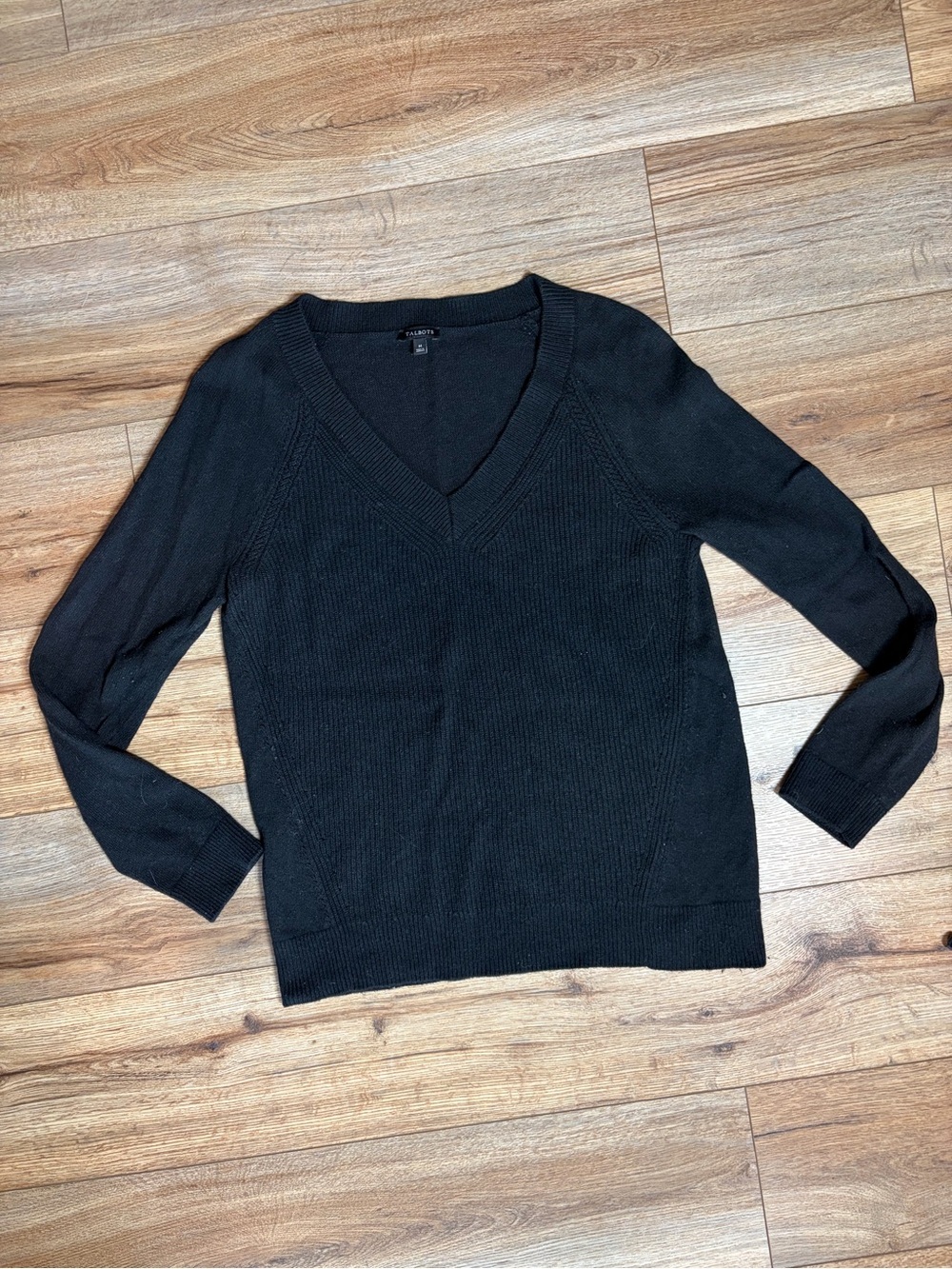 Talbots Classic Minimalist Wool & Cashmere Blend Ribbed V-Neck Sweater - Picture 2 of 8